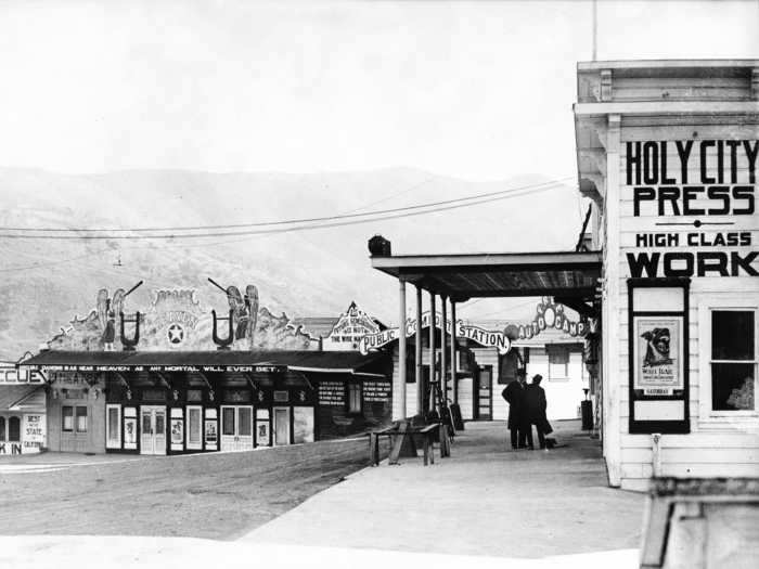 Holy City, California, was established by a cult leader and white supremacist, William E. Riker, in 1919. The town is pictured below circa 1928.