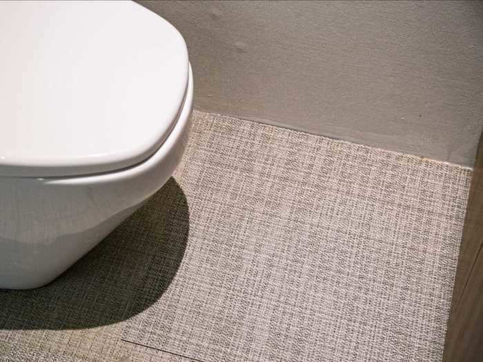 The bathroom floor is made up of 33% recycled materials.