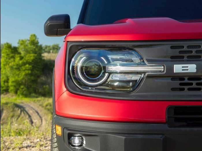 The headlights look simple, but the bisected designs is high-tech.