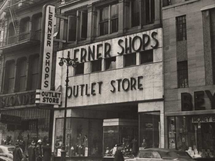 The business quickly expanded, growing to a total of 23 stores by 1920.