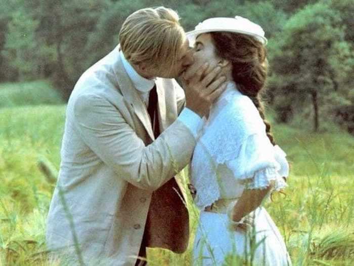 Helena Bonham Carter and Julian Sands improvised this iconic "A Room with a View" kiss.