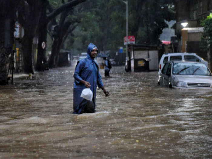 The IMD bulletin said scattered heavy to very heavy rainfall with isolated extremely heavy falls are very likely to occur over Mumbai city, Thane, Raigad and Ratnagiri districts during the next 18 hours.