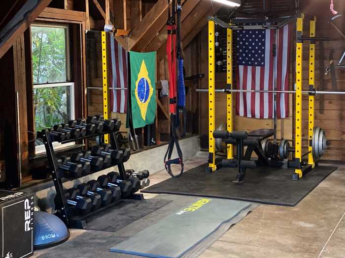 This gym was built from equipment bought on Craigslist and eBay for $1,500.