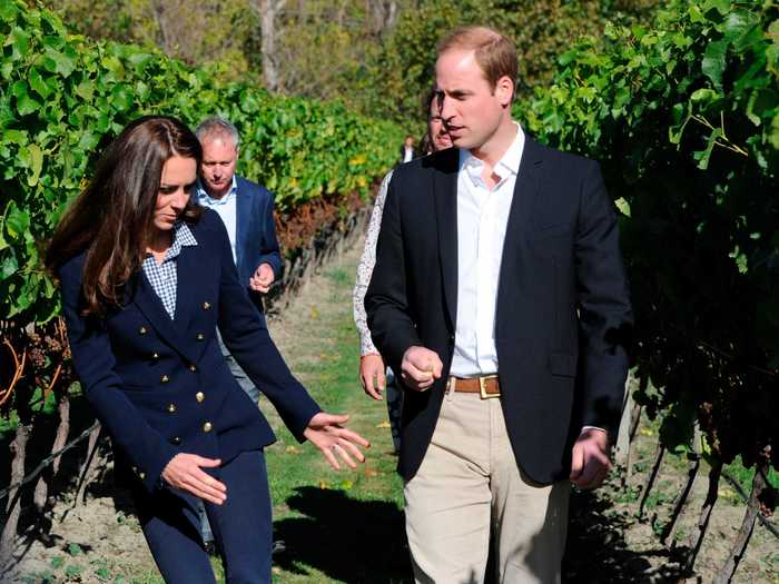 She wore a relaxed "boyfriend" shirt from Gap to visit New Zealand