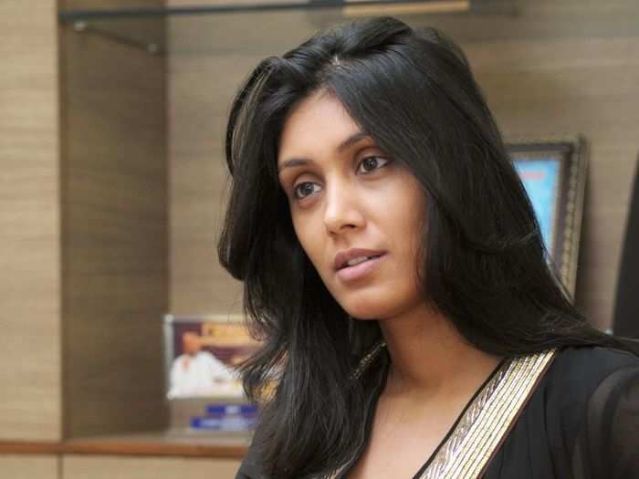 Born in 1982, Roshni Nadar grew up in Delhi and is a graduate of Masters in Business Administration from Kellogg.