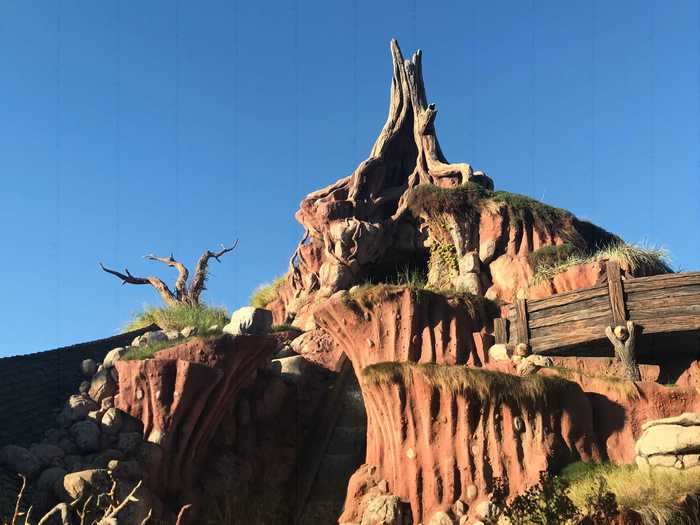 Splash Mountain uses recycled animatronics from an old Disney attraction.