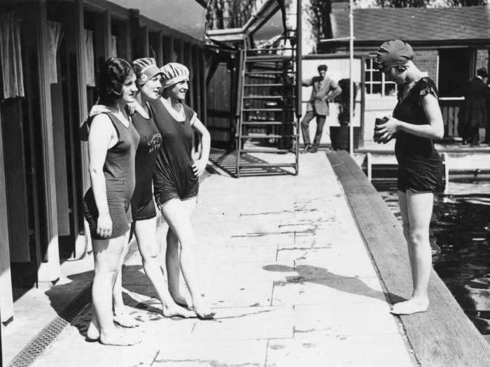 Outside of family life, people enjoyed relaxing at the Chiswick Baths in London.