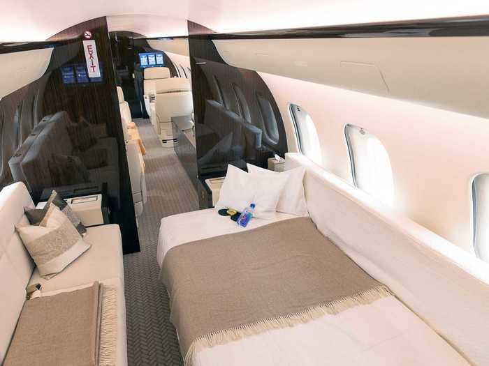 With a range of 5,900 nautical miles, the Global 5500 is easily capable of flights over 10 hours in duration, making the beds useful.