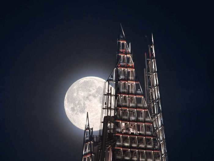 Mathew Browne, from the UK, took this spectacular photo of the Shard building in London in front the moon.