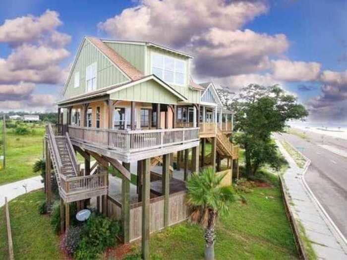 Waterfront nest cottage in Long Beach, Mississippi, $309