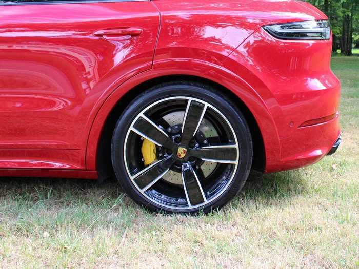 These snazzy wheels were, as you might expect, are an expensive extra: $2,770.