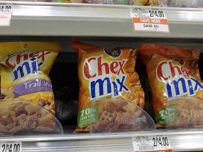 1987: Chex Mix became a fixture at parties.