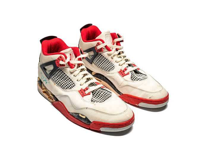 Air Jordan 4, "Fire Red" Nike, 1989