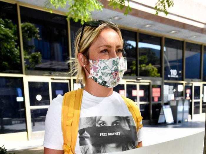 One woman, Elizabeth Dinon, traveled from Philadelphia to Los Angeles, amid the COVID-19 pandemic, to show support for Spears at the rally.