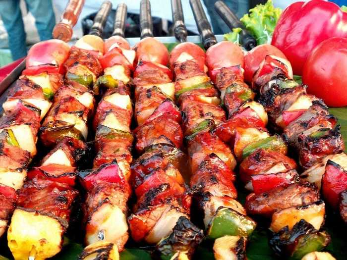 The vegetables in shish kebabs sometimes burn easily on the grill.