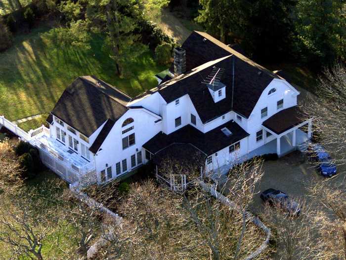 Bill and Hillary Clinton moved to a Dutch Colonial house in Chappaqua, New York, in 2000.