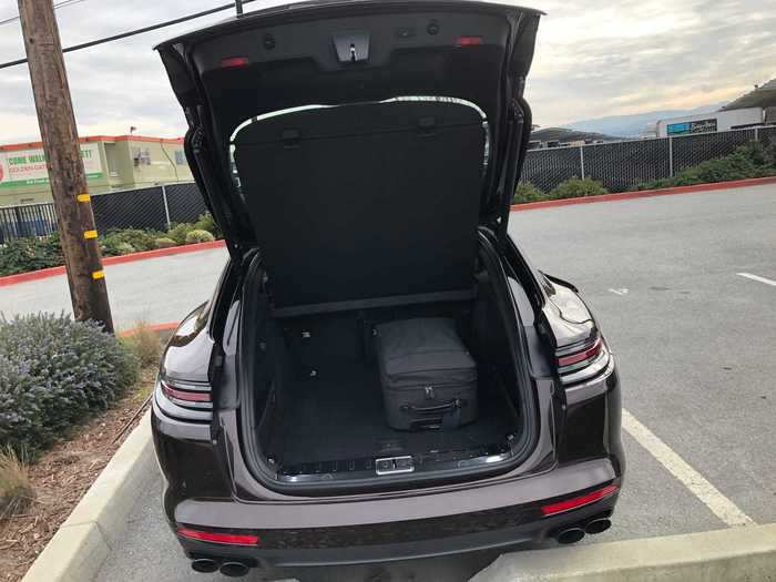 My time with the Sport Turismo took place in San Francisco, so I was able to check out its baggage-toting capability. At 18 cubic feet, it