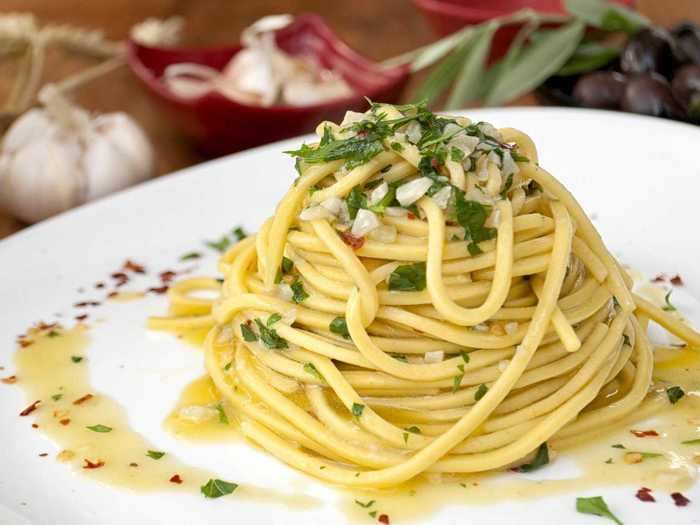 Only got 30 minutes? Spaghetti aglio e olio will transport you to Italy in just 15.