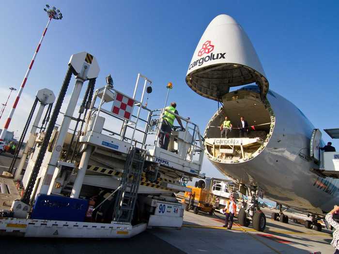 The hump housed the cockpit on the upper level so that a nose door could be installed for cargo loading, making the 747 an ideal freighter still utilized by cargo airlines today.