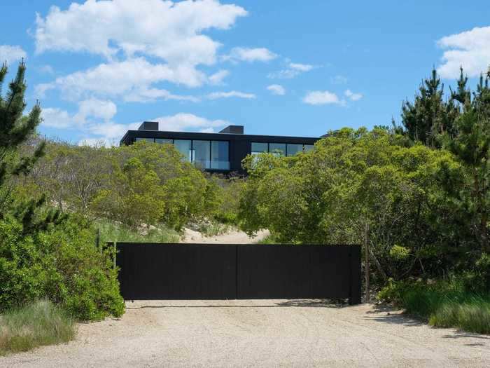 I caught a glimpse of an ultra-modern home that Calvin Klein recently sold to billionaire Ken Griffin — who also owns the most expensive home ever sold in the US — for a reported $84 million.