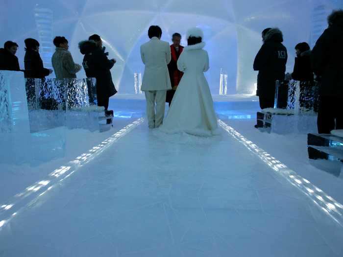 Some couples have intentionally braved freezing cold temperatures during their weddings.