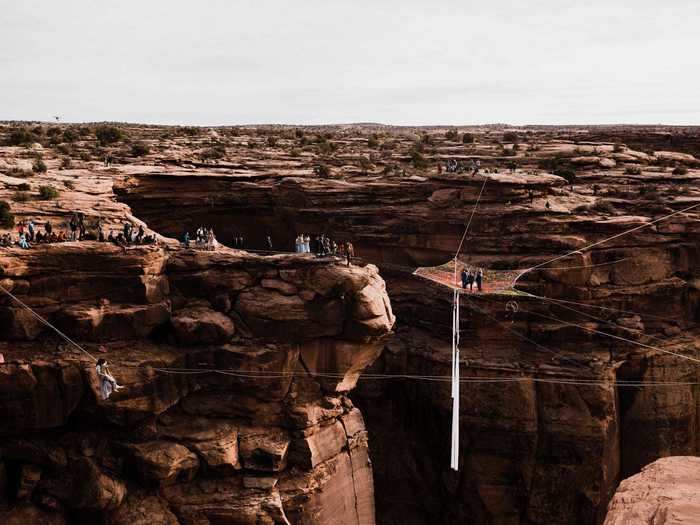 In November 2017, another thrill-seeking couple took their wedding to new heights.