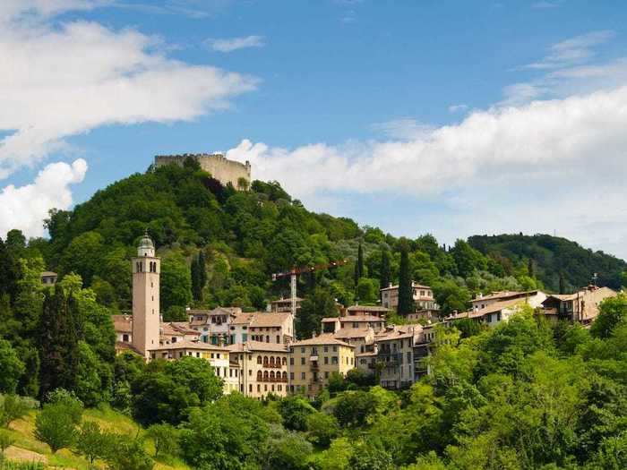 Discover Asolo, also known as the city of a hundred horizons.