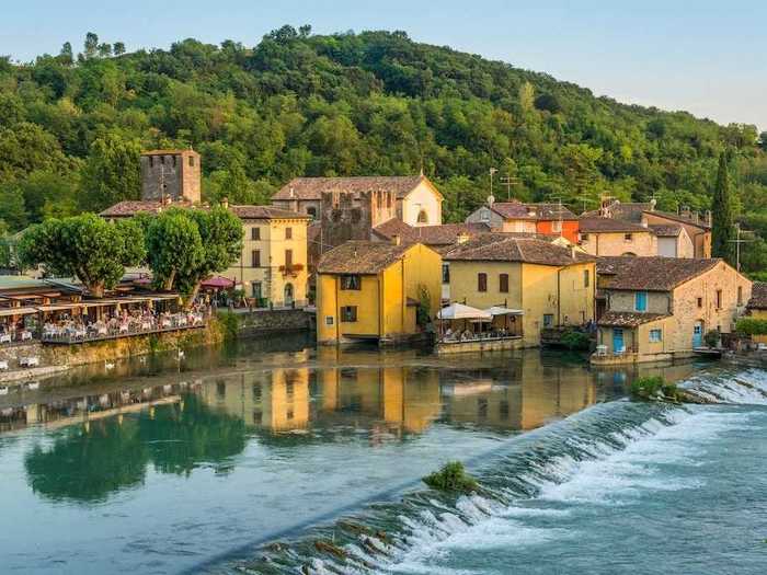 Travel to the village of ancient mills: Borghetto sul Mincio.