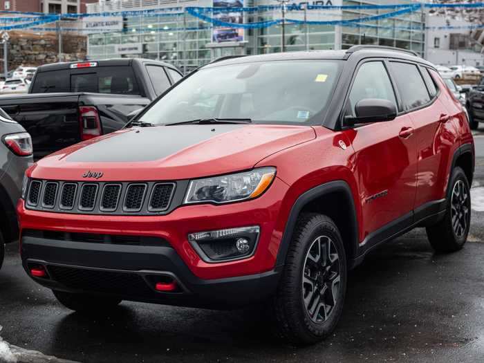 The 2020 Jeep Grand Cherokee has updated features like collision warning and LED-projector headlights.