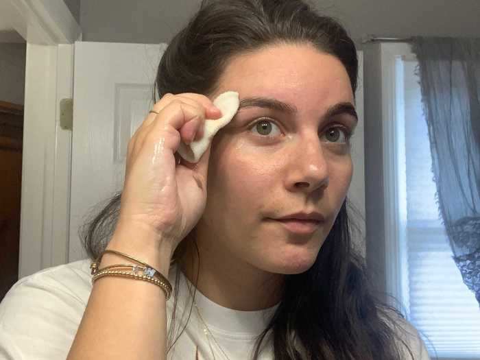 Step 5: After five minutes, soak a cotton pad with your shampoo and water mixture, and wipe the dye off your brows to stop the color developing.