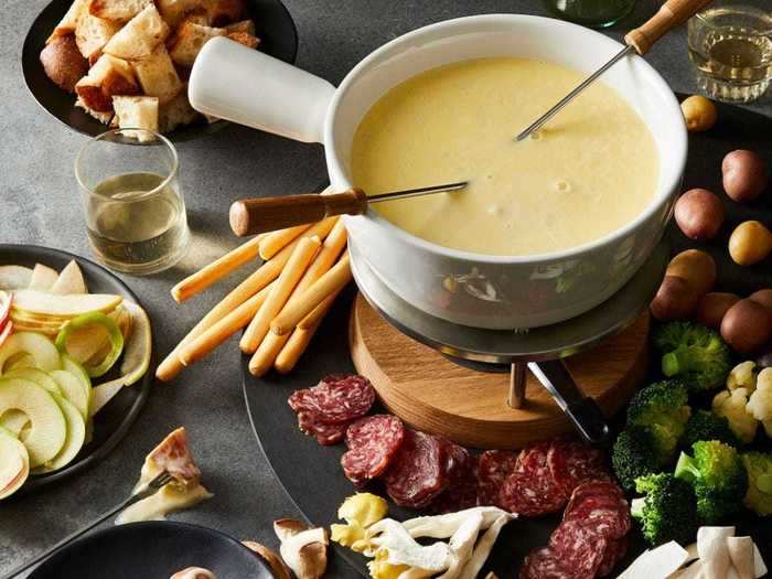 A fondue set