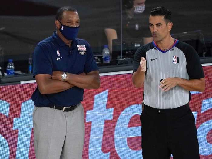 Pelicans coach Alvin Gentry wore a mask, the only head coach of the first two games to wear one.