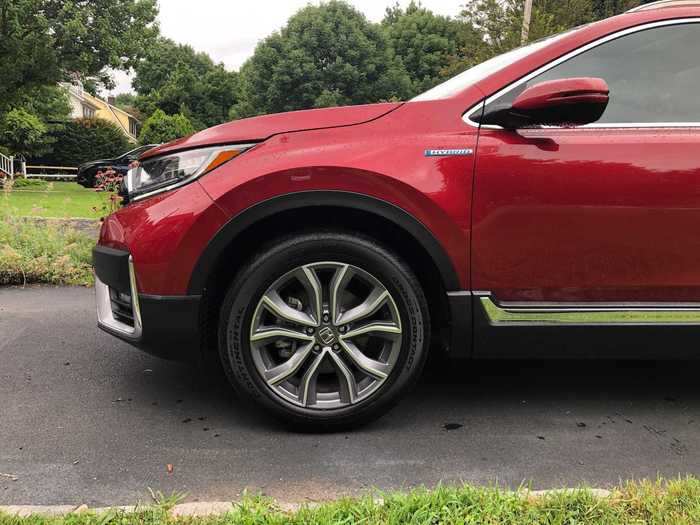 Some attractive 19-inch allow wheels on this CR-V!