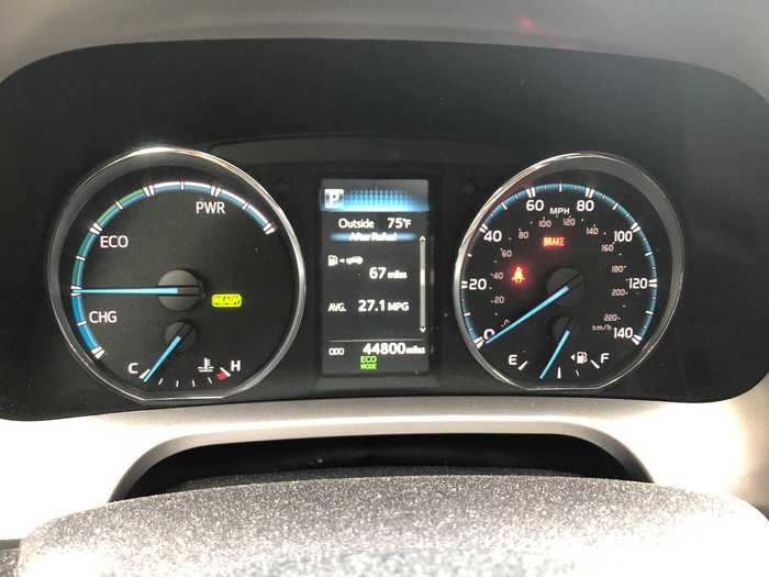 The instrument cluster is simple, with the dial on the left providing info about how much charge is being returned to the battery. The small center screen can be customized.