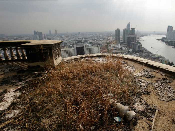 But it does provide a sweeping view of the Chao Phraya river.