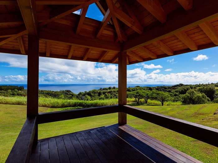 Extending out over the manicured lawns, it offers unobstructed views of the Haleakalā volcano summit in the distance and humpback whale migrations in the winter.