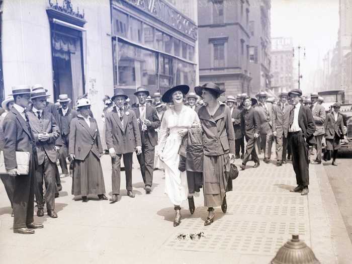 Lord & Taylor officially went public in 1904. By 1910, it had become part of United Dry Goods Company, before joining a chain of independent stores called the Associated Dry Goods Company in 1916.