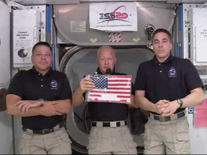 Upon arrival, they displayed a trophy for SpaceX: a US flag that the last space shuttle crew left on the ISS. It waited nine years for NASA