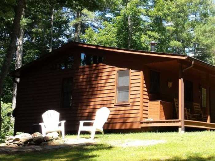 A mountain cabin with hot tub in North Carolina, $125