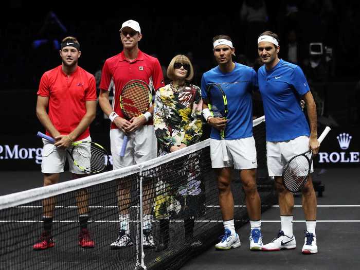 Anna Wintour plays tennis