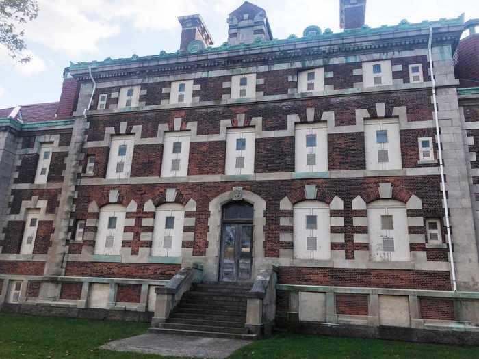 Just outside the main hospital, I was impressed by the opulent architecture.