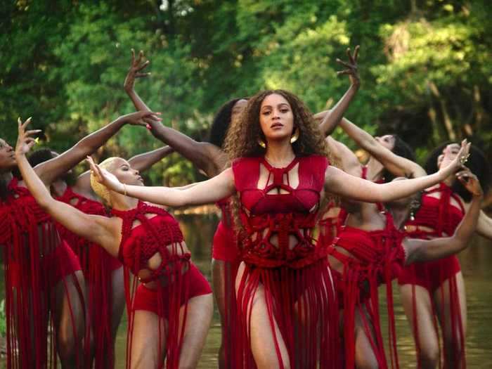 These red rope dresses were designed by Déviant La Vie.