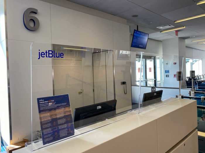 Every gate counter had plexiglass partitions to separate agents and passengers.