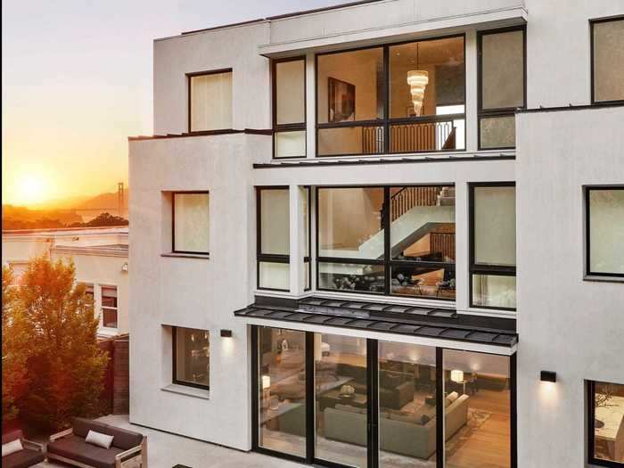 The second floor has four bedroom suites, each with an en-suite bathroom and views of the garden or Golden Gate Bridge.