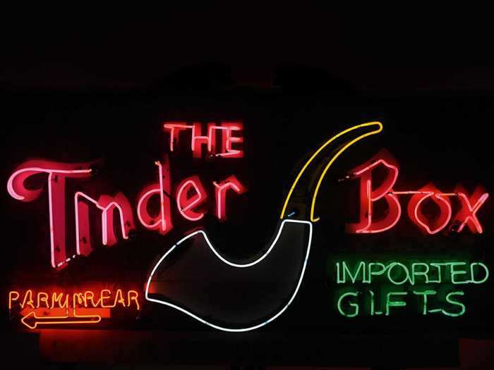 The Museum of Neon Art in Glendale, California, offers neon sign-making classes.