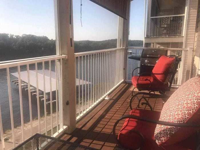 Waterfront condo in Lake of the Ozarks, Missouri, $155