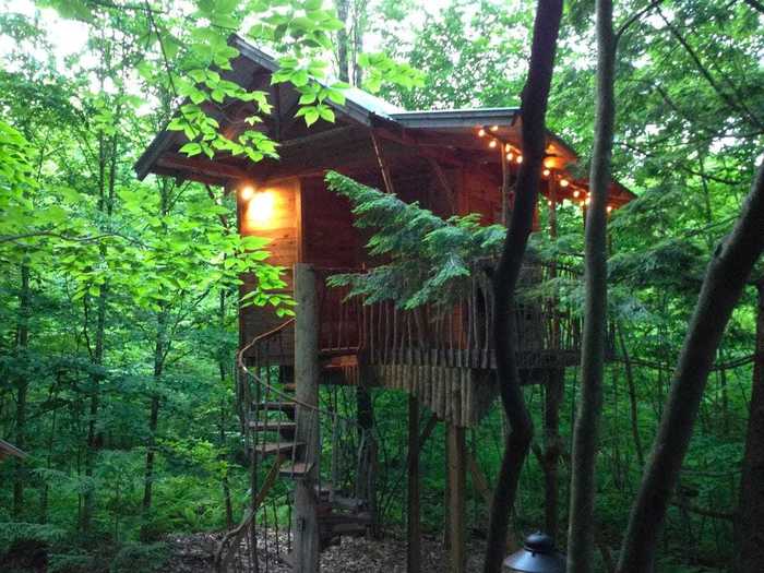 Cozy tree house retreat in Middle Grove, NY, $260
