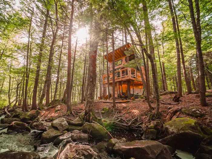 Compact tree house by a stream in Hardwick, Vermont, $130