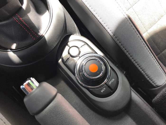 The system is controlled using this buttons-and-knob interface between the seats.