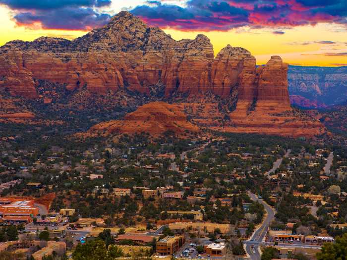 Many people head to Arizona to see the Grand Canyon, but instead of battling crowds and paying astronomical hotel prices, head to Sedona, Arizona.